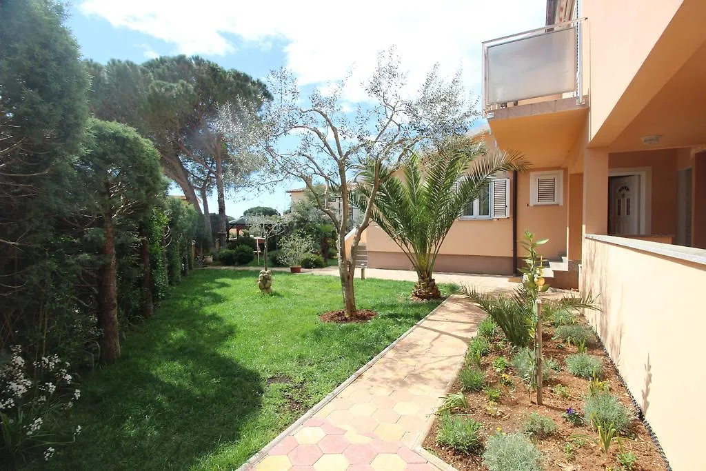 Apartments Jeromela Fazana